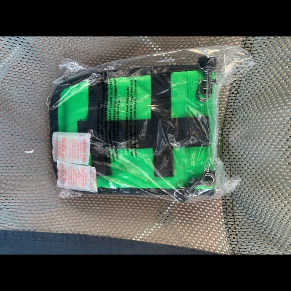 Supreme Pouch - Picture 4 of 6